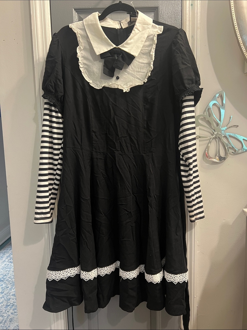 Black and White Contrast Midi Dress with Lace Trim - Picture 6 of 8